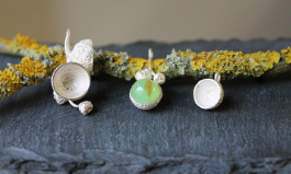 No. 001 Eicheldeckelchen:
Verschiedene Eicheldeckelchen in Sterling Silber gegossen, mit und ohne Edelstein