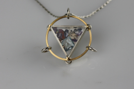 No. 005 Triforme Anhänger: Anhänger passend zum Schmuckkaleidoskop Korpus Triforme. Tragbar als Anhänger. In Recycling Roségold und Recycling Sterling Silber. 