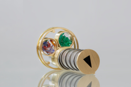 Schmuckkaleidoskop Orbit, Bereit zum Hindurchsehen. Zweiteiliges Schmuckstück mit Spiegelsystem für die Ornamentik. Inhorgenta Award 2019